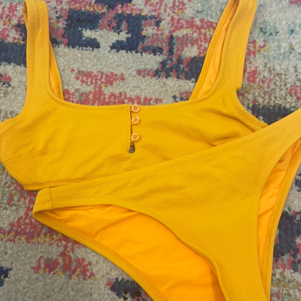 Yellow AE set